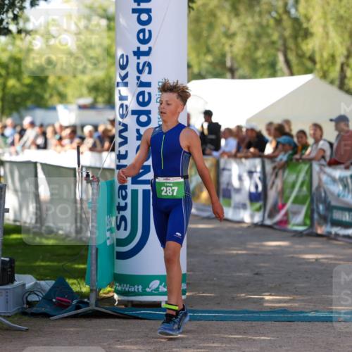 01.09.2024 - 17. Tribühne Triathlon Michael Strokosch http://msf.ph/oto/6903037 01.09.2024 11:02:21 Ziel  meine-sportfotos.de