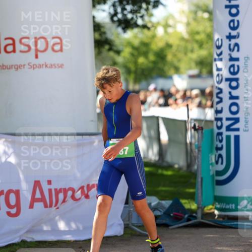 01.09.2024 - 17. Tribühne Triathlon Michael Strokosch http://msf.ph/oto/6903061 01.09.2024 11:02:23 Ziel  meine-sportfotos.de