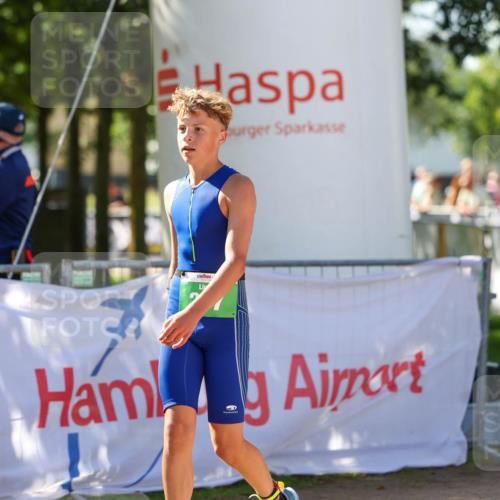 01.09.2024 - 17. Tribühne Triathlon Michael Strokosch http://msf.ph/oto/6903082 01.09.2024 11:02:24 Ziel  meine-sportfotos.de