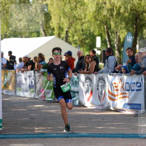 01.09.2024 - 17. Tribühne Triathlon Michael Strokosch http://msf.ph/oto/6903092 01.09.2024 11:03:07 Ziel 206, 265 meine-sportfotos.de