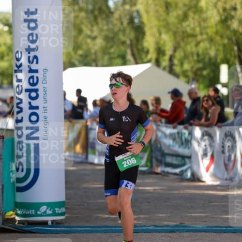 01.09.2024 - 17. Tribühne Triathlon Michael Strokosch http://msf.ph/oto/6903114 01.09.2024 11:03:08 Ziel 206, 265 meine-sportfotos.de