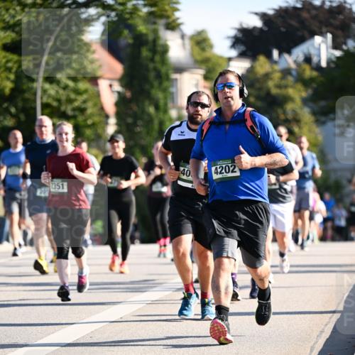 01.09.2024 - BARMER Alsterlauf Dr. Thomas Lammeyer http://msf.ph/oto/6903134 01.09.2024 09:39:46 Laufen 2351, 40, 40, 4202 meine-sportfotos.de