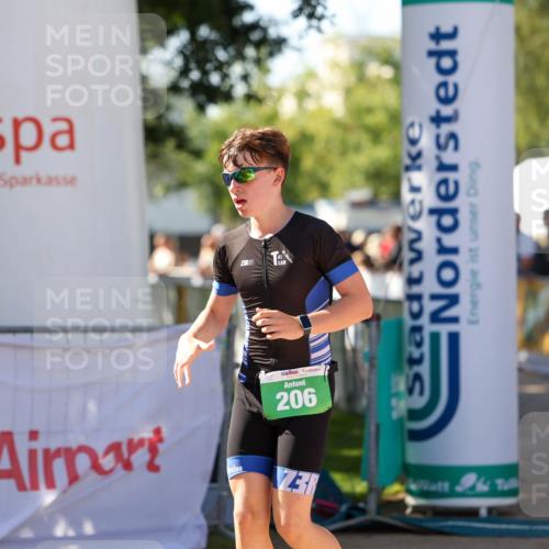 01.09.2024 - 17. Tribühne Triathlon Michael Strokosch http://msf.ph/oto/6903140 01.09.2024 11:03:09 Ziel 206, 265 meine-sportfotos.de