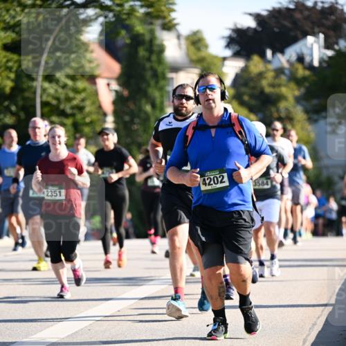 01.09.2024 - BARMER Alsterlauf Dr. Thomas Lammeyer http://msf.ph/oto/6903141 01.09.2024 09:39:46 Laufen 2351, 4202, 3584 meine-sportfotos.de