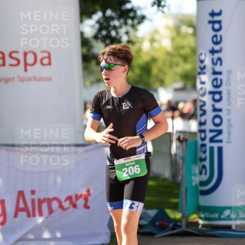 01.09.2024 - 17. Tribühne Triathlon Michael Strokosch http://msf.ph/oto/6903148 01.09.2024 11:03:10 Ziel 206, 265 meine-sportfotos.de
