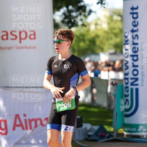 01.09.2024 - 17. Tribühne Triathlon Michael Strokosch http://msf.ph/oto/6903154 01.09.2024 11:03:10 Ziel 206, 265 meine-sportfotos.de