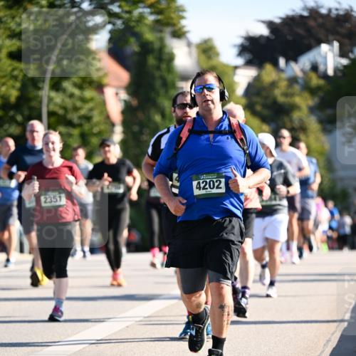 01.09.2024 - BARMER Alsterlauf Dr. Thomas Lammeyer http://msf.ph/oto/6903158 01.09.2024 09:39:46 Laufen 2351, 4202 meine-sportfotos.de