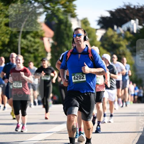 01.09.2024 - BARMER Alsterlauf Dr. Thomas Lammeyer http://msf.ph/oto/6903166 01.09.2024 09:39:47 Laufen 2351, 4202 meine-sportfotos.de
