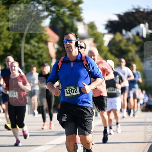 01.09.2024 - BARMER Alsterlauf Dr. Thomas Lammeyer http://msf.ph/oto/6903180 01.09.2024 09:39:47 Laufen 2351, 5, 4202 meine-sportfotos.de
