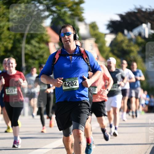 01.09.2024 - BARMER Alsterlauf Dr. Thomas Lammeyer http://msf.ph/oto/6903187 01.09.2024 09:39:47 Laufen 2351, 4202 meine-sportfotos.de
