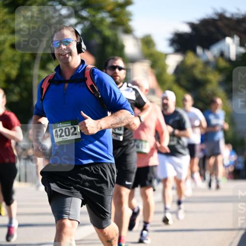 01.09.2024 - BARMER Alsterlauf Dr. Thomas Lammeyer http://msf.ph/oto/6903205 01.09.2024 09:39:47 Laufen 4202 meine-sportfotos.de