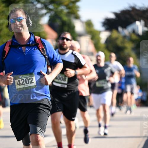 01.09.2024 - BARMER Alsterlauf Dr. Thomas Lammeyer http://msf.ph/oto/6903215 01.09.2024 09:39:48 Laufen 35, 4202, 4008 meine-sportfotos.de