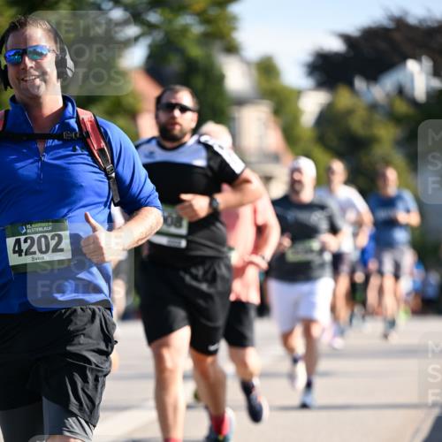 01.09.2024 - BARMER Alsterlauf Dr. Thomas Lammeyer http://msf.ph/oto/6903218 01.09.2024 09:39:48 Laufen 35, 4202 meine-sportfotos.de