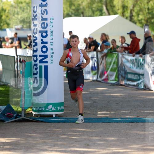 01.09.2024 - 17. Tribühne Triathlon Michael Strokosch http://msf.ph/oto/6903233 01.09.2024 11:03:20 Ziel 227, 229 meine-sportfotos.de