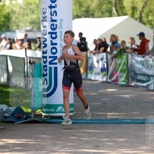 01.09.2024 - 17. Tribühne Triathlon Michael Strokosch http://msf.ph/oto/6903236 01.09.2024 11:03:21 Ziel 227, 229 meine-sportfotos.de