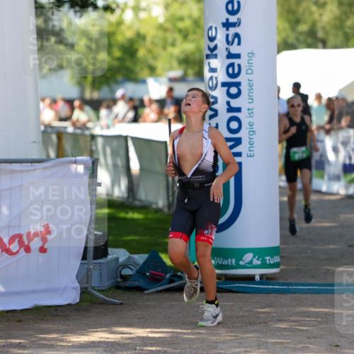 01.09.2024 - 17. Tribühne Triathlon Michael Strokosch http://msf.ph/oto/6903250 01.09.2024 11:03:21 Ziel 227, 229 meine-sportfotos.de
