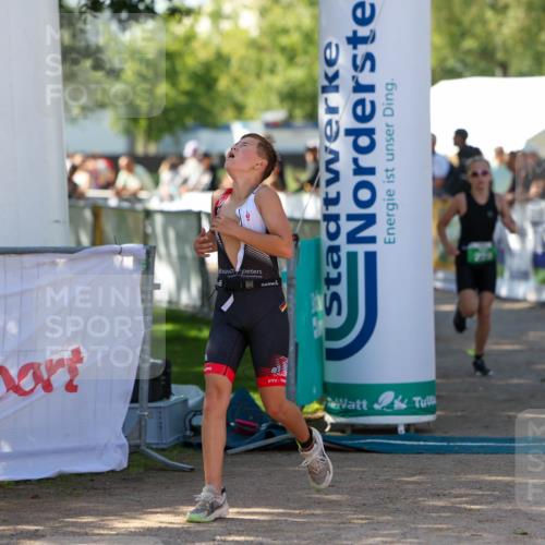 01.09.2024 - 17. Tribühne Triathlon Michael Strokosch http://msf.ph/oto/6903259 01.09.2024 11:03:21 Ziel 227, 229 meine-sportfotos.de