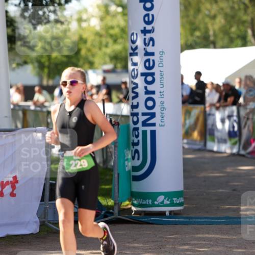 01.09.2024 - 17. Tribühne Triathlon Michael Strokosch http://msf.ph/oto/6903307 01.09.2024 11:03:24 Ziel 227, 229, 233 meine-sportfotos.de