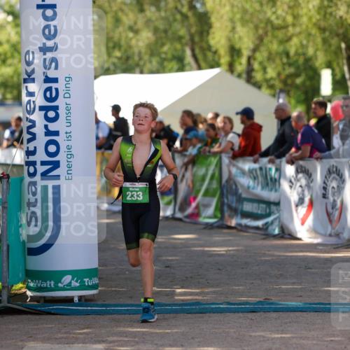 01.09.2024 - 17. Tribühne Triathlon Michael Strokosch http://msf.ph/oto/6903332 01.09.2024 11:03:28 Ziel 233 meine-sportfotos.de