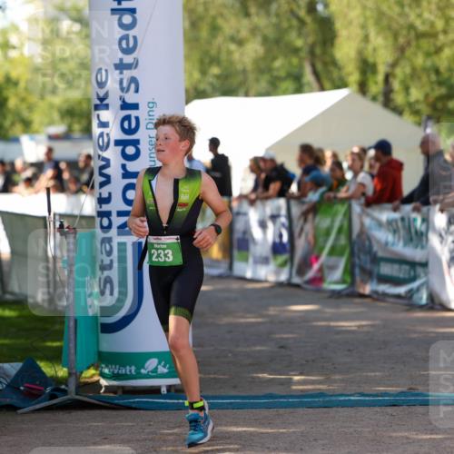 01.09.2024 - 17. Tribühne Triathlon Michael Strokosch http://msf.ph/oto/6903347 01.09.2024 11:03:29 Ziel 233 meine-sportfotos.de