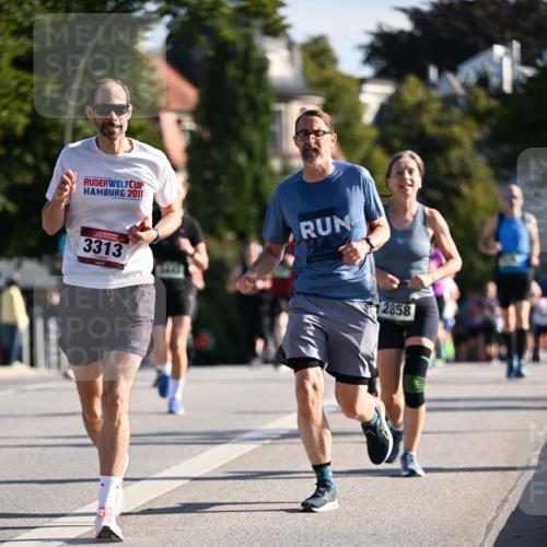 01.09.2024 - BARMER Alsterlauf Dr. Thomas Lammeyer http://msf.ph/oto/6903350 01.09.2024 09:39:52 Laufen 2011, 3313, 2858 meine-sportfotos.de