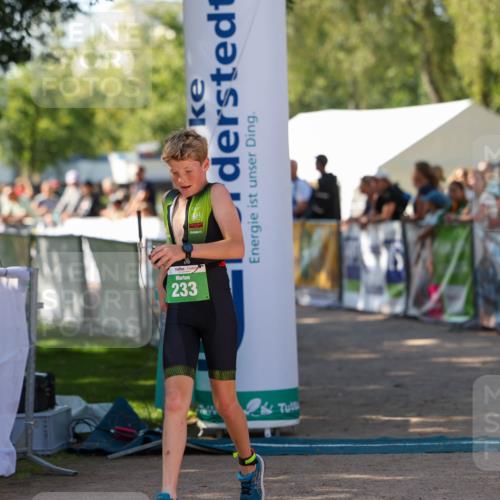 01.09.2024 - 17. Tribühne Triathlon Michael Strokosch http://msf.ph/oto/6903352 01.09.2024 11:03:29 Ziel 233 meine-sportfotos.de