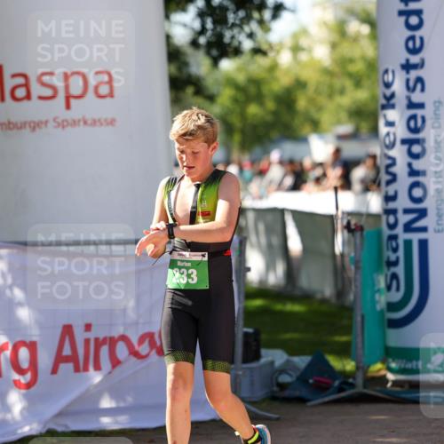 01.09.2024 - 17. Tribühne Triathlon Michael Strokosch http://msf.ph/oto/6903378 01.09.2024 11:03:30 Ziel 233 meine-sportfotos.de