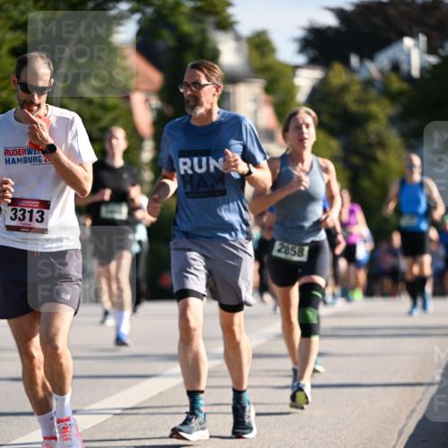 01.09.2024 - BARMER Alsterlauf Dr. Thomas Lammeyer http://msf.ph/oto/6903383 01.09.2024 09:39:53 Laufen 2, 3313, 2858 meine-sportfotos.de