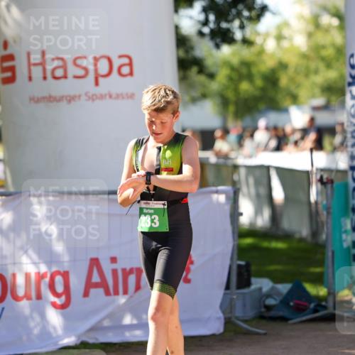 01.09.2024 - 17. Tribühne Triathlon Michael Strokosch http://msf.ph/oto/6903384 01.09.2024 11:03:30 Ziel 233 meine-sportfotos.de