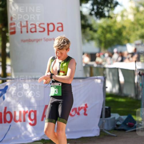 01.09.2024 - 17. Tribühne Triathlon Michael Strokosch http://msf.ph/oto/6903389 01.09.2024 11:03:31 Ziel 233 meine-sportfotos.de
