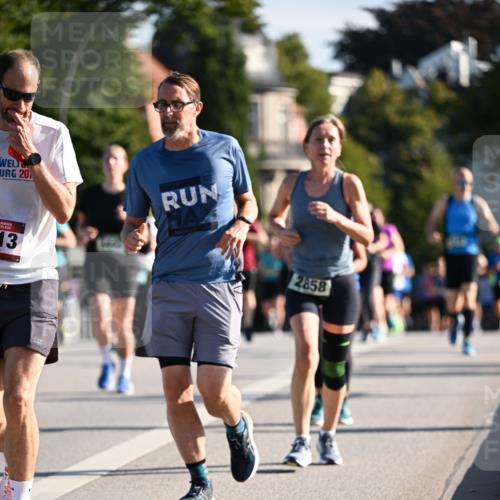 01.09.2024 - BARMER Alsterlauf Dr. Thomas Lammeyer http://msf.ph/oto/6903398 01.09.2024 09:39:53 Laufen 20, 13, 2858 meine-sportfotos.de