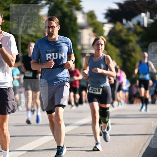 01.09.2024 - BARMER Alsterlauf Dr. Thomas Lammeyer http://msf.ph/oto/6903406 01.09.2024 09:39:53 Laufen 2858 meine-sportfotos.de
