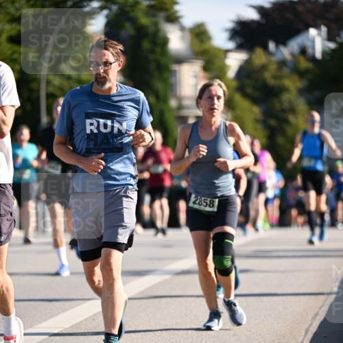 01.09.2024 - BARMER Alsterlauf Dr. Thomas Lammeyer http://msf.ph/oto/6903412 01.09.2024 09:39:53 Laufen 2024, 2858, 710 meine-sportfotos.de