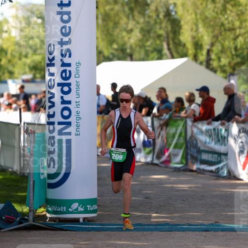 01.09.2024 - 17. Tribühne Triathlon Michael Strokosch http://msf.ph/oto/6903416 01.09.2024 11:03:43 Ziel 209, 213, 245 meine-sportfotos.de