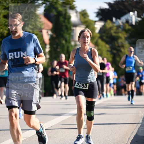 01.09.2024 - BARMER Alsterlauf Dr. Thomas Lammeyer http://msf.ph/oto/6903417 01.09.2024 09:39:54 Laufen 2858 meine-sportfotos.de