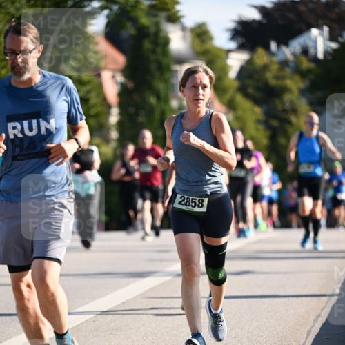 01.09.2024 - BARMER Alsterlauf Dr. Thomas Lammeyer http://msf.ph/oto/6903419 01.09.2024 09:39:54 Laufen 2858 meine-sportfotos.de
