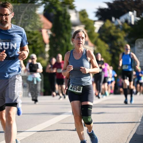 01.09.2024 - BARMER Alsterlauf Dr. Thomas Lammeyer http://msf.ph/oto/6903423 01.09.2024 09:39:54 Laufen 2858 meine-sportfotos.de