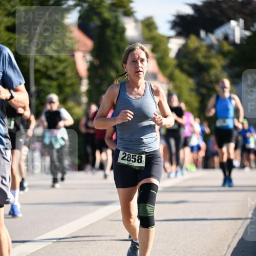 01.09.2024 - BARMER Alsterlauf Dr. Thomas Lammeyer http://msf.ph/oto/6903428 01.09.2024 09:39:54 Laufen 2858 meine-sportfotos.de