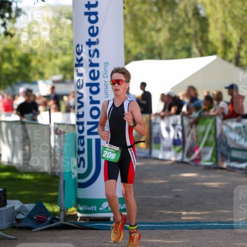 01.09.2024 - 17. Tribühne Triathlon Michael Strokosch http://msf.ph/oto/6903442 01.09.2024 11:03:44 Ziel 209, 213, 245, 275 meine-sportfotos.de