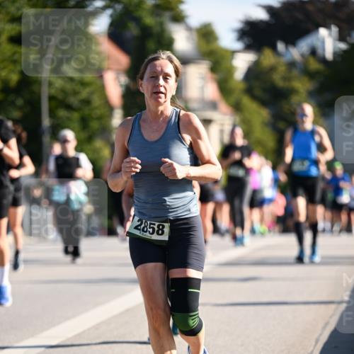 01.09.2024 - BARMER Alsterlauf Dr. Thomas Lammeyer http://msf.ph/oto/6903450 01.09.2024 09:39:55 Laufen 2858 meine-sportfotos.de