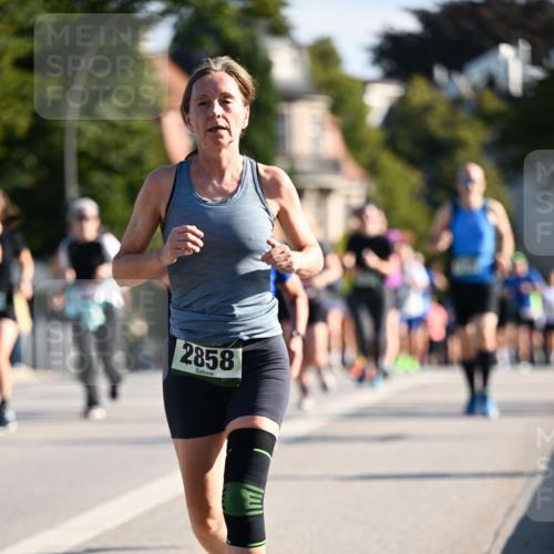 01.09.2024 - BARMER Alsterlauf Dr. Thomas Lammeyer http://msf.ph/oto/6903455 01.09.2024 09:39:55 Laufen 2858 meine-sportfotos.de
