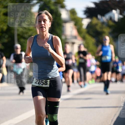 01.09.2024 - BARMER Alsterlauf Dr. Thomas Lammeyer http://msf.ph/oto/6903460 01.09.2024 09:39:55 Laufen 2858 meine-sportfotos.de