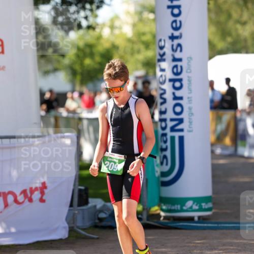 01.09.2024 - 17. Tribühne Triathlon Michael Strokosch http://msf.ph/oto/6903478 01.09.2024 11:03:45 Ziel 209, 213, 245, 275 meine-sportfotos.de