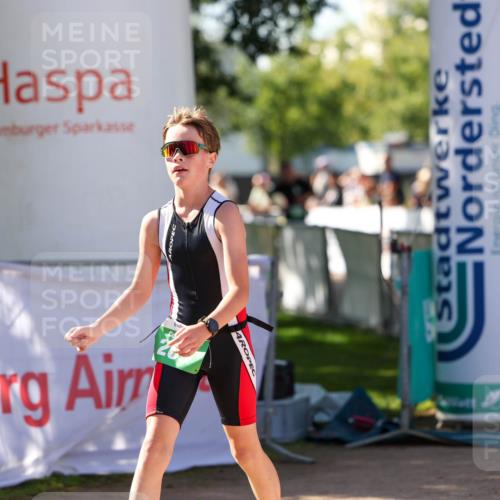 01.09.2024 - 17. Tribühne Triathlon Michael Strokosch http://msf.ph/oto/6903494 01.09.2024 11:03:46 Ziel 209, 213, 245, 275 meine-sportfotos.de