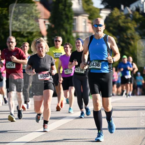 01.09.2024 - BARMER Alsterlauf Dr. Thomas Lammeyer http://msf.ph/oto/6903564 01.09.2024 09:39:58 Laufen 3657, 4032, 4230, 3436 meine-sportfotos.de