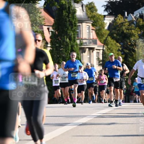 01.09.2024 - BARMER Alsterlauf Dr. Thomas Lammeyer http://msf.ph/oto/6903671 01.09.2024 09:40:01 Laufen 5219, 4443, 3985, 71, 4466, 647, 2970, 1015, 52 meine-sportfotos.de