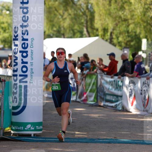 01.09.2024 - 17. Tribühne Triathlon Michael Strokosch http://msf.ph/oto/6903675 01.09.2024 11:04:07 Ziel 283 meine-sportfotos.de