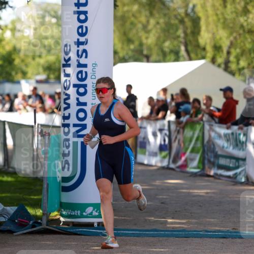01.09.2024 - 17. Tribühne Triathlon Michael Strokosch http://msf.ph/oto/6903683 01.09.2024 11:04:08 Ziel 283 meine-sportfotos.de
