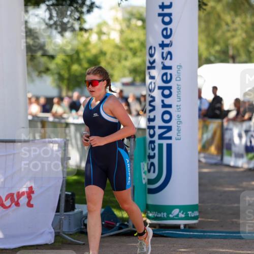 01.09.2024 - 17. Tribühne Triathlon Michael Strokosch http://msf.ph/oto/6903702 01.09.2024 11:04:09 Ziel 283 meine-sportfotos.de
