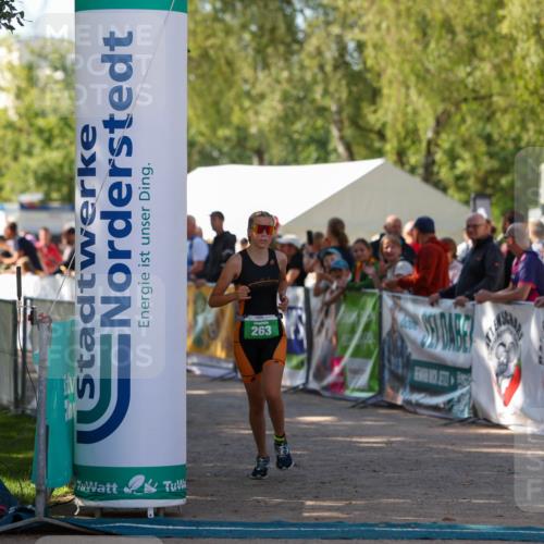 01.09.2024 - 17. Tribühne Triathlon Michael Strokosch http://msf.ph/oto/6903748 01.09.2024 11:04:29 Ziel 263 meine-sportfotos.de